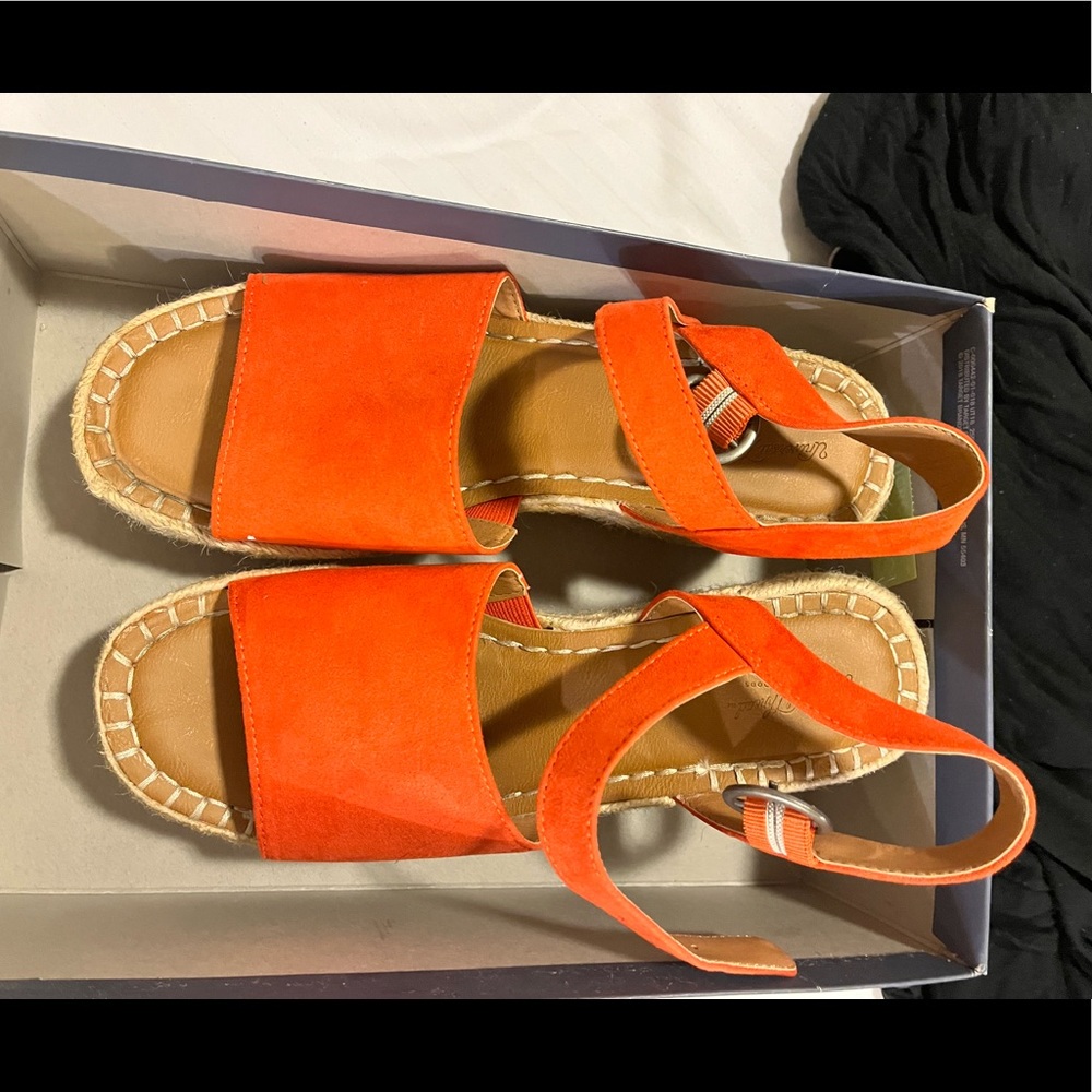 Orange universal thread 8.5